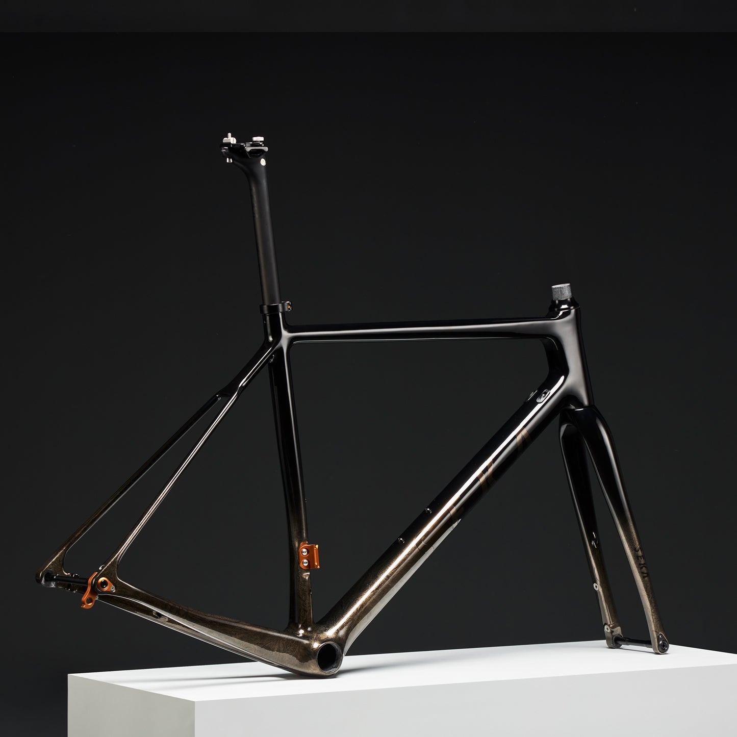 seka afield liquid metalic black