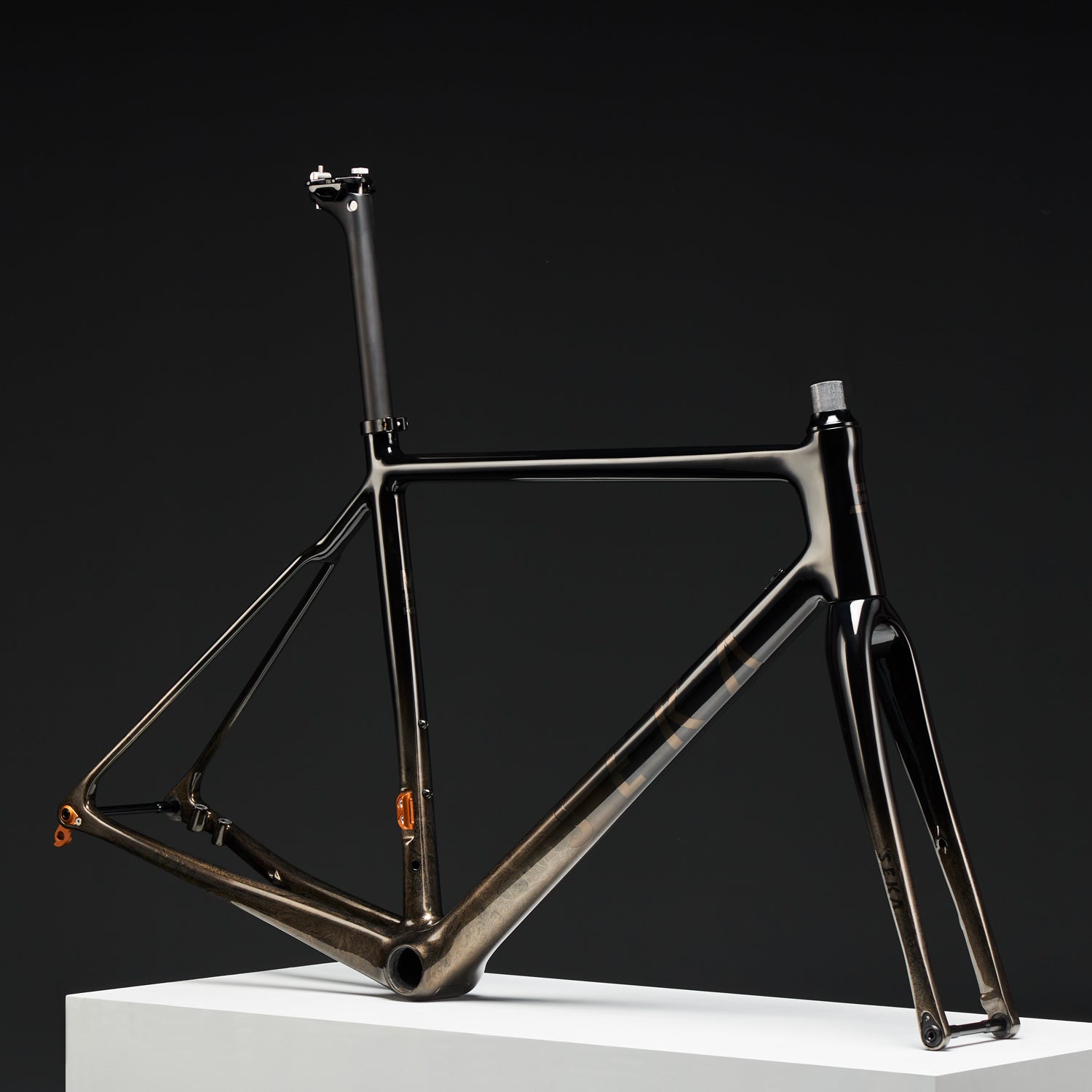 seka afield liquid metalic black